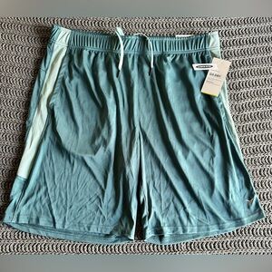 Men active short Old Navy size L inseam 9” new